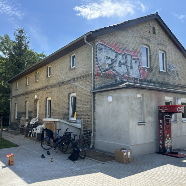 Jugendhaus Ziegelstraße eröffnet: „Das hier ist EUER Platz!“
