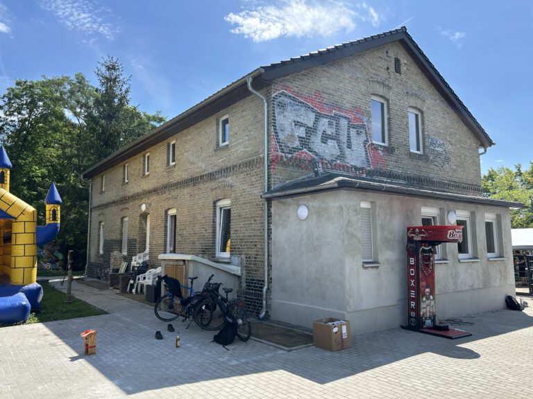 Jugendhaus Ziegelstraße eröffnet: „Das hier ist EUER Platz!“