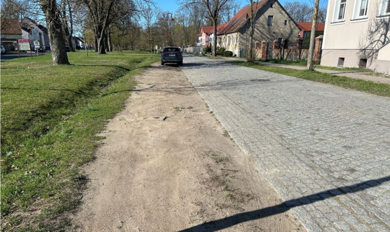 Schluss mit dem Schlamm-Theater: Kopfsteinpflaster bringt endlich Ordnung